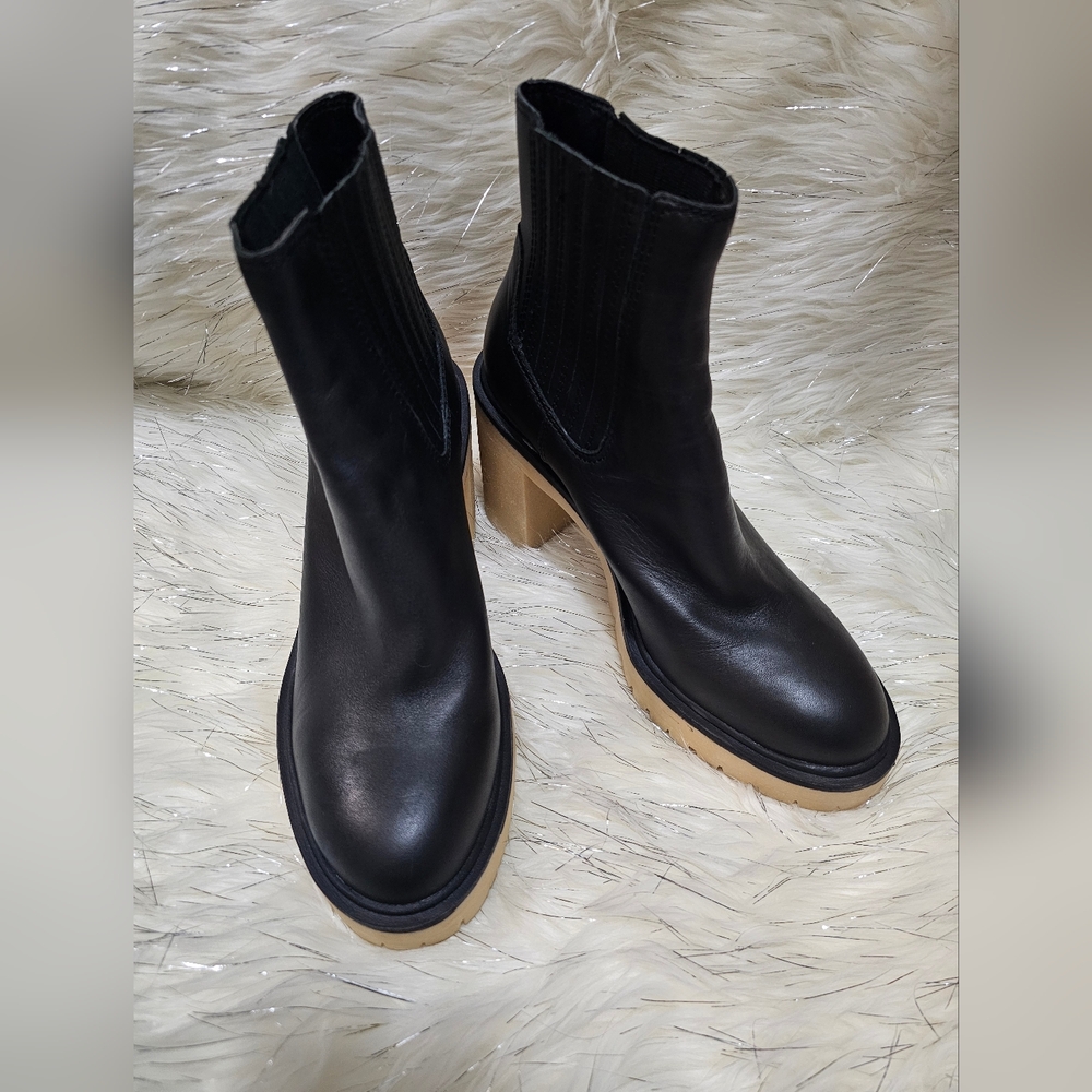 Dolce Vita Black and Tan Heeled Boots Sz 9.5 Waterproof